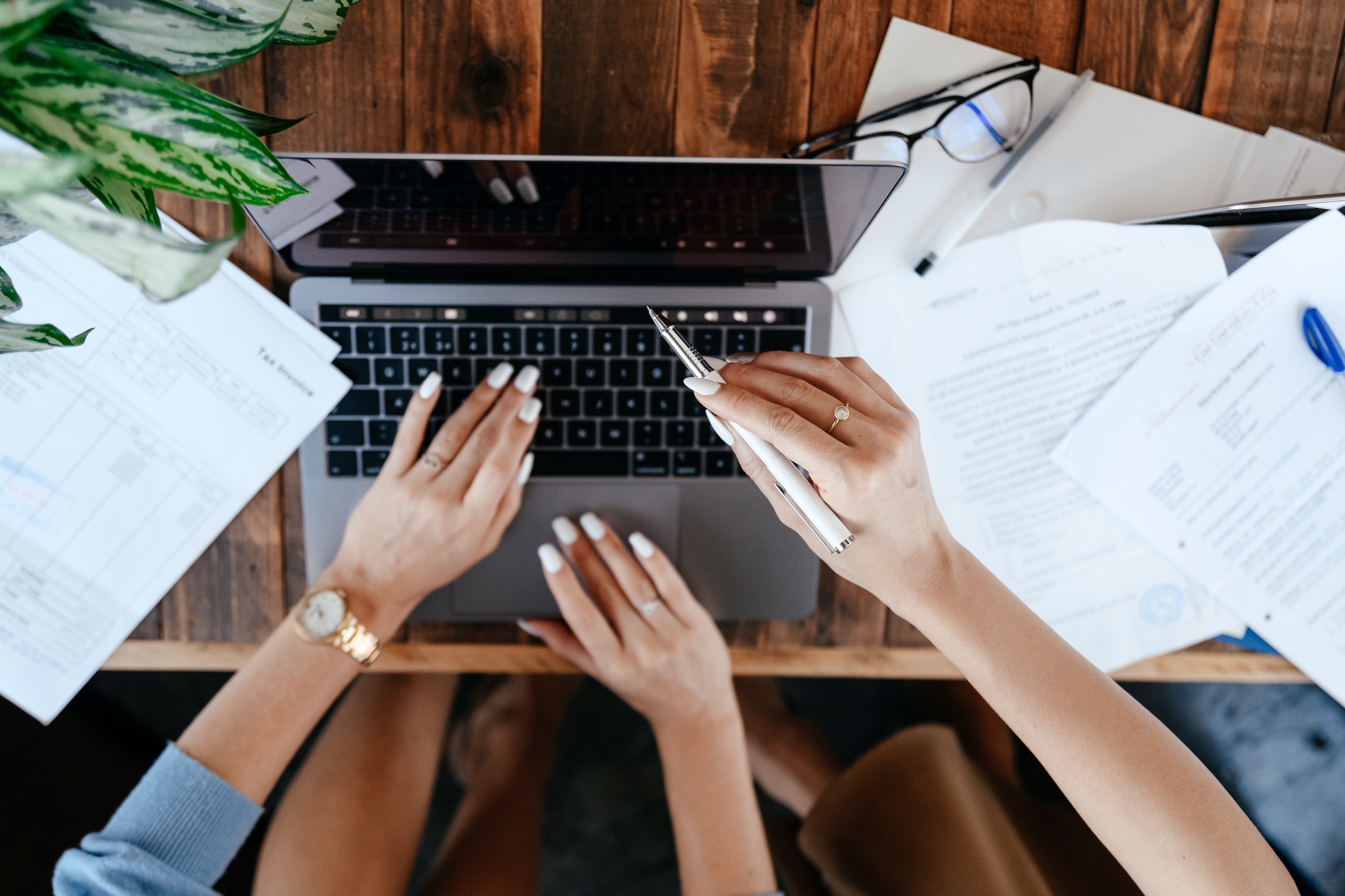 Image of Importance of invoices for global Shopify stores article.